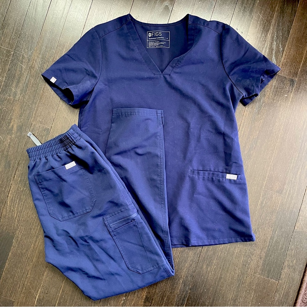 FIGS Scrub Set